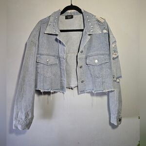 ✨‎ VICI Cropped Distressed Denim Jacket ~ Medium
